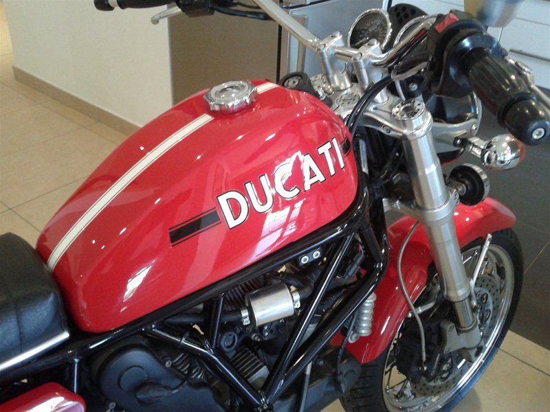 Дорожный скрамблер Ducati GT1000