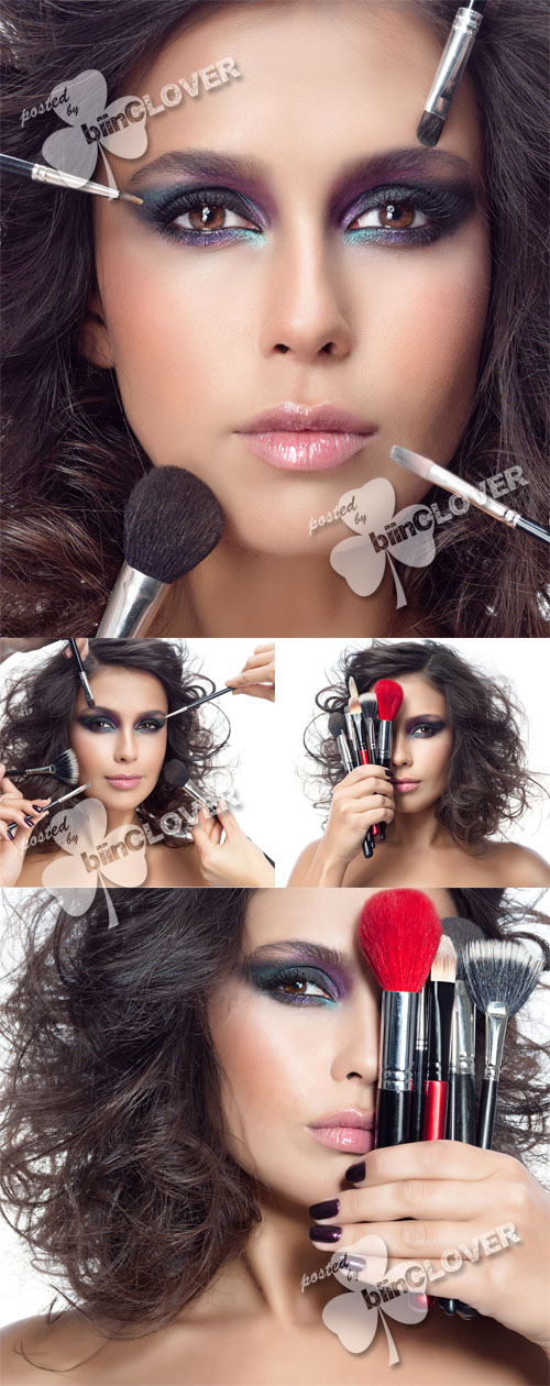 Beautiful brunette with cosmetic brushes 0206