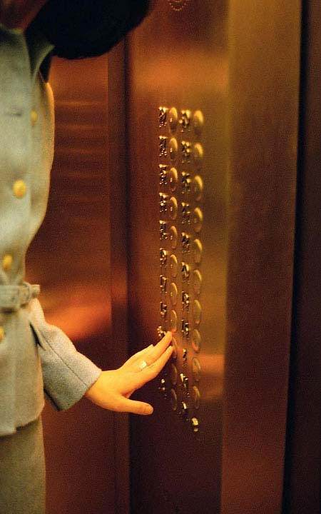 Truyện Loạn Luân: Bị anh rể phá trinh ngay trong thang máy 