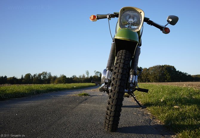Старинный мотоцикл MZ ES 250/2 1969