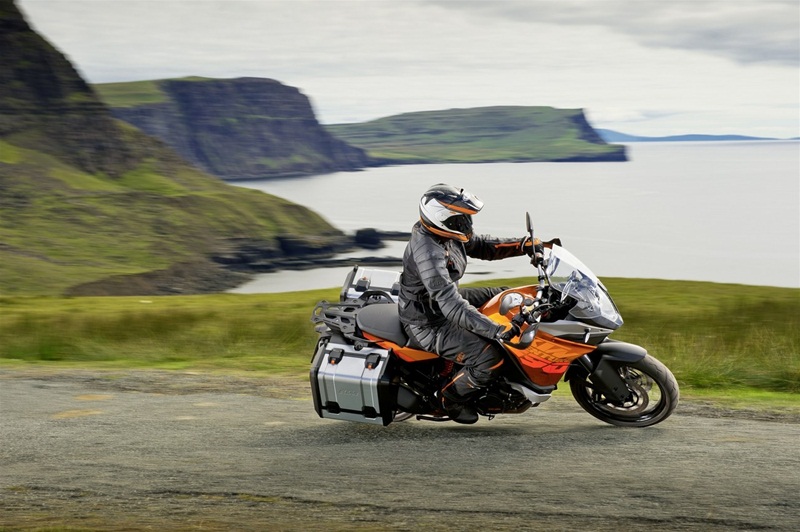 Туристические эндуро KTM Adventure и KTM Adventure R (2013)